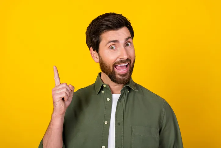 Jonge, positieve man als symbool voor het correct inzetten van AI in recruitment